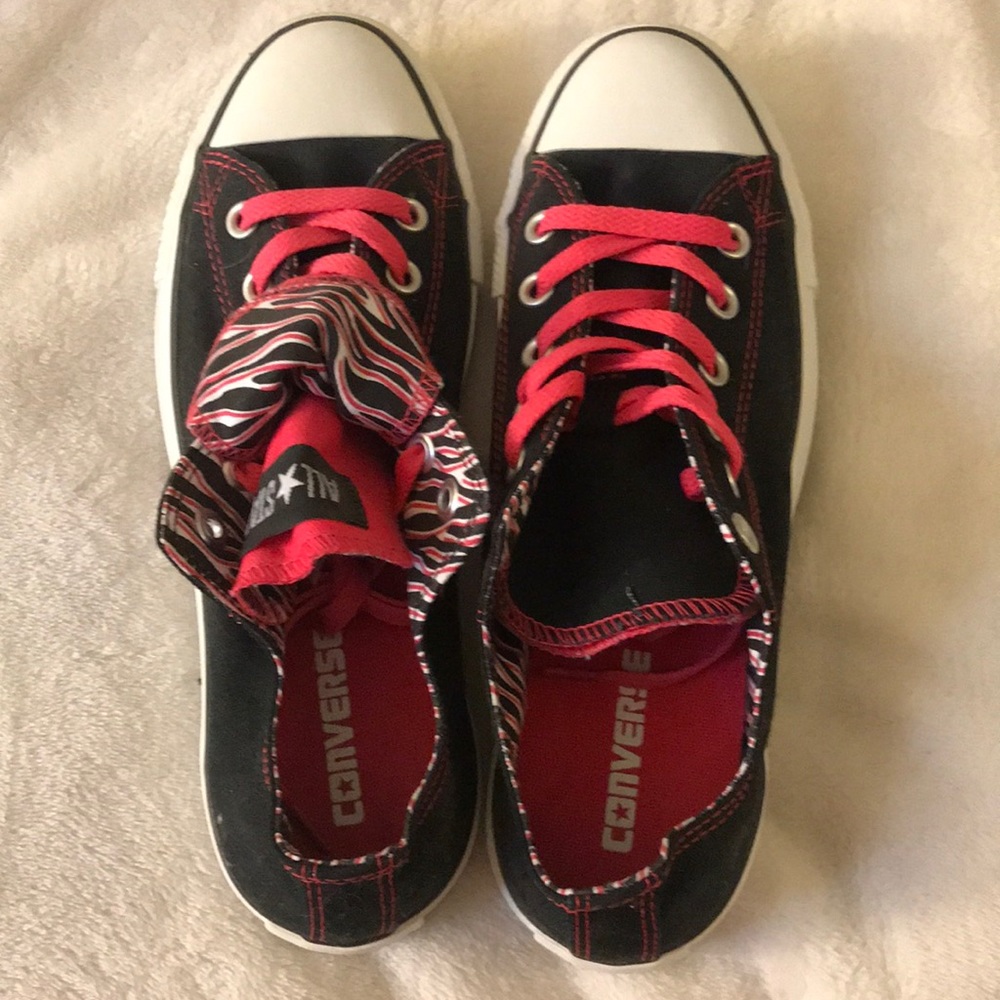 CONVERSE! Size 9 NWOT